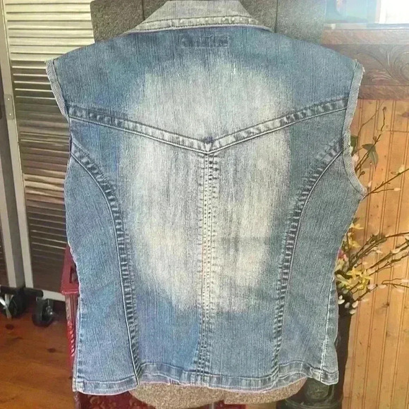Comfort denim size medium, jean vest. - Picture 6 of 9